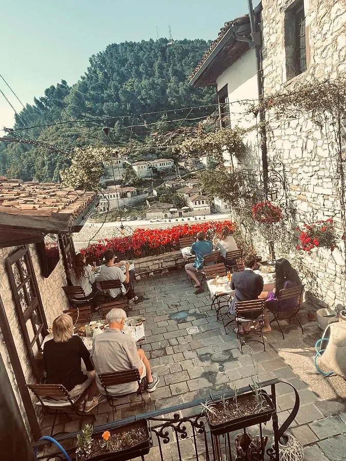 Hani I Xheblatit Berati 3*,  Albânia